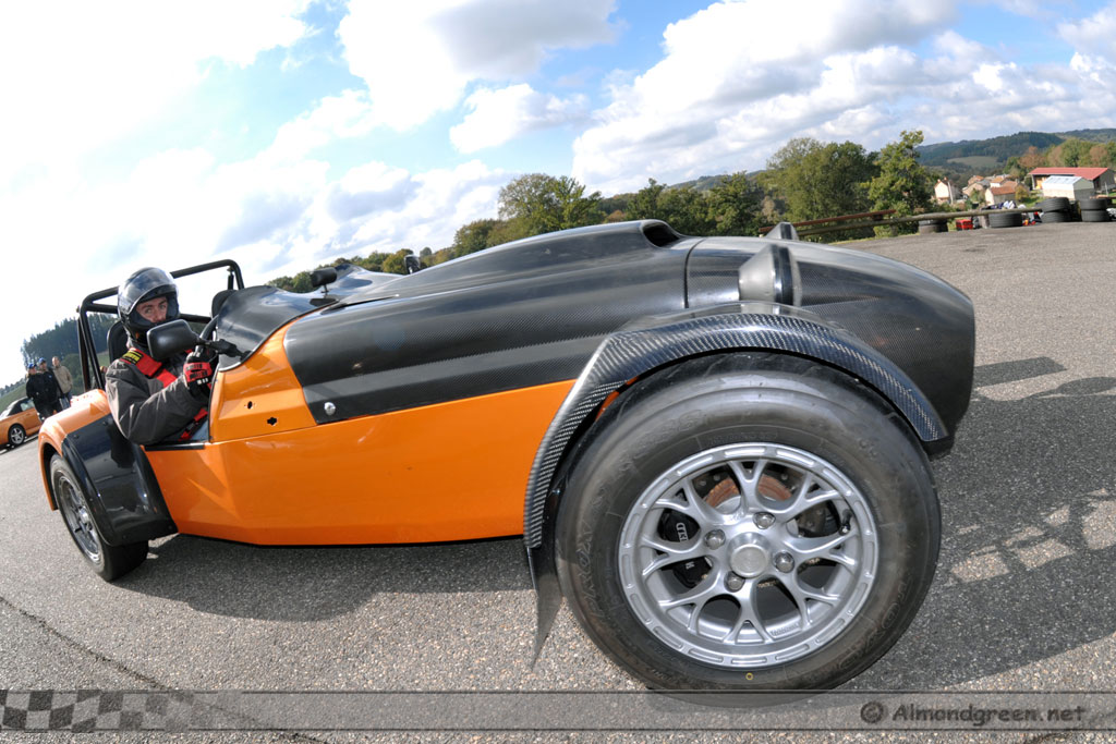 http://www.almondgreen.net/galleries/Circuit/Sortie_Objectif_Circuit_18_10_09_Mas_du_Clos/DSC_4225.jpg