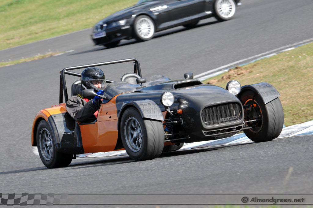http://www.almondgreen.net/galleries/Circuit/Sortie_Objectif_Circuit_18_10_09_Mas_du_Clos/DSC_4513.jpg