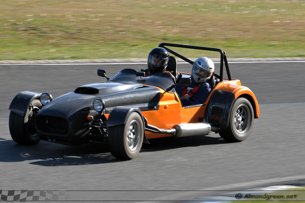http://www.almondgreen.net/galleries/Circuit/Sortie_Objectif_Circuit_18_10_09_Mas_du_Clos/DSC_4882.jpg