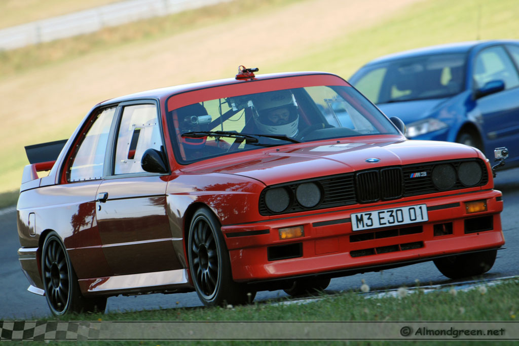 http://www.almondgreen.net/galleries/Circuit/Sortie_Objectif_Circuit_18_10_09_Mas_du_Clos/DSC_4957.jpg
