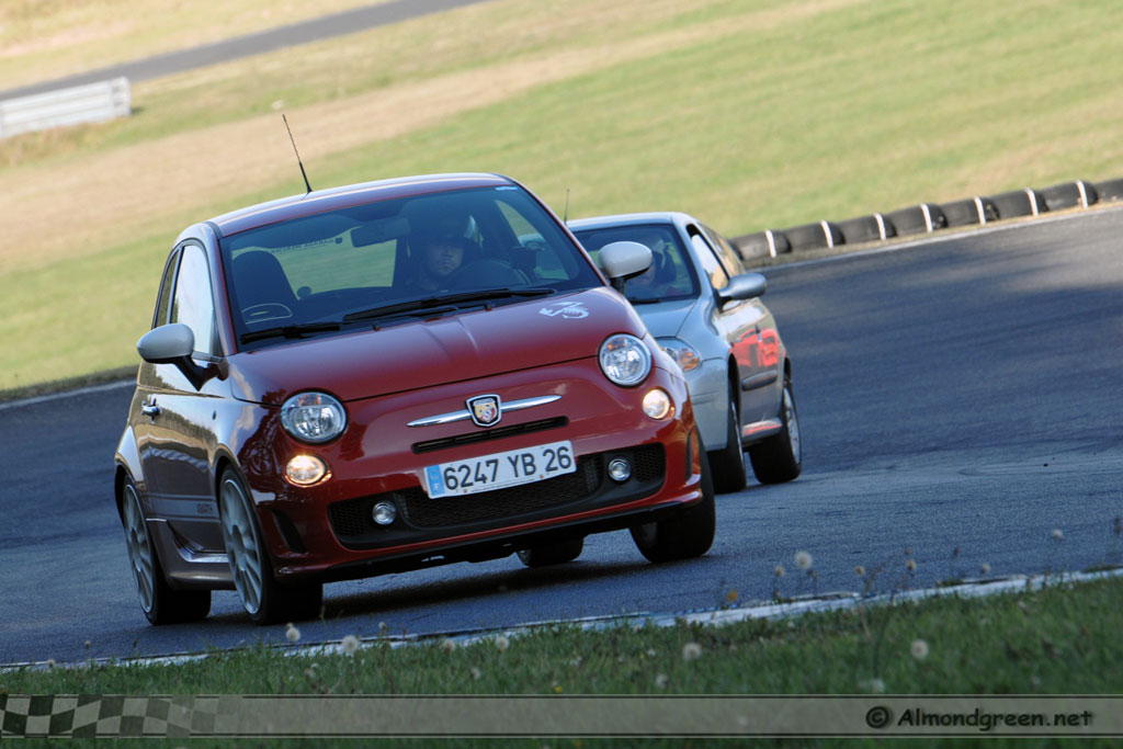 http://www.almondgreen.net/galleries/Circuit/Sortie_Objectif_Circuit_18_10_09_Mas_du_Clos/DSC_5015.jpg